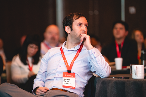 naftali-in-crowd-listening